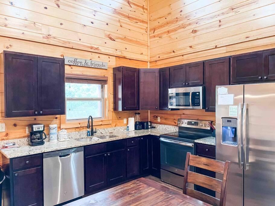 Indoor Heated Pool Hot Tub Cabin 塞维尔维尔 外观 照片