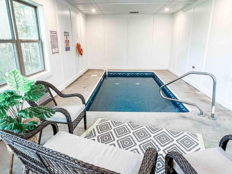 Indoor Heated Pool Hot Tub Cabin 塞维尔维尔 外观 照片