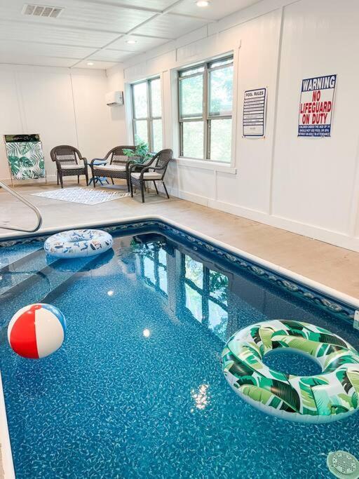Indoor Heated Pool Hot Tub Cabin 塞维尔维尔 外观 照片