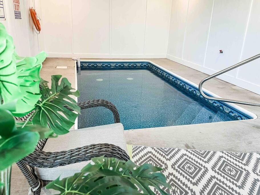 Indoor Heated Pool Hot Tub Cabin 塞维尔维尔 外观 照片