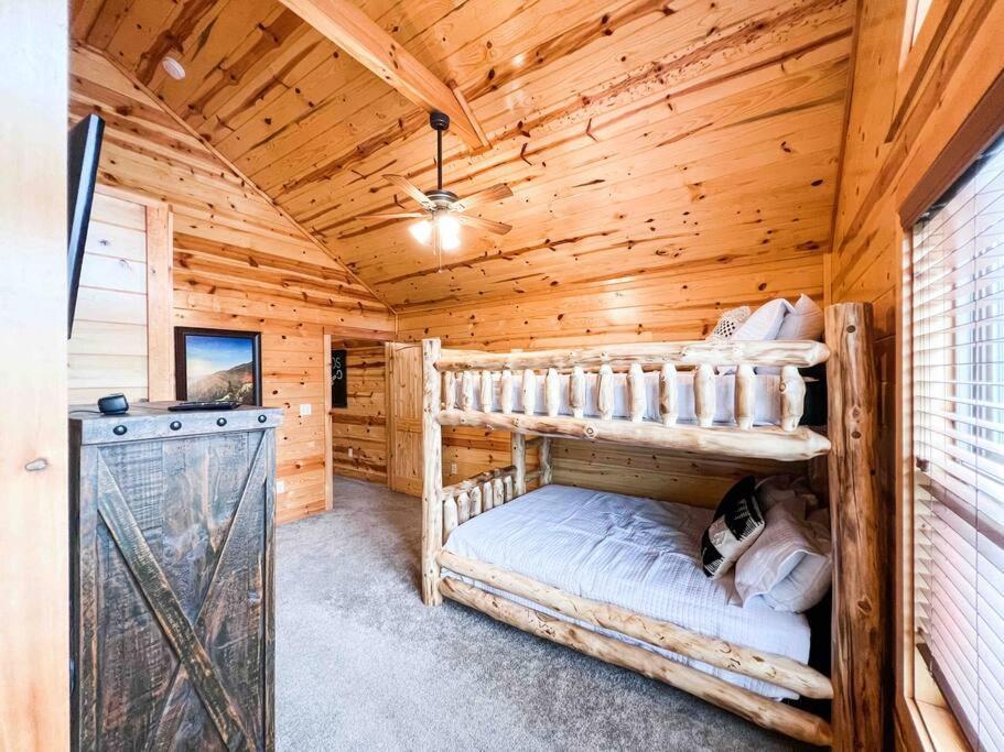Indoor Heated Pool Hot Tub Cabin 塞维尔维尔 外观 照片
