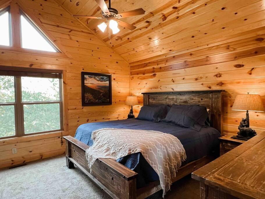 Indoor Heated Pool Hot Tub Cabin 塞维尔维尔 外观 照片