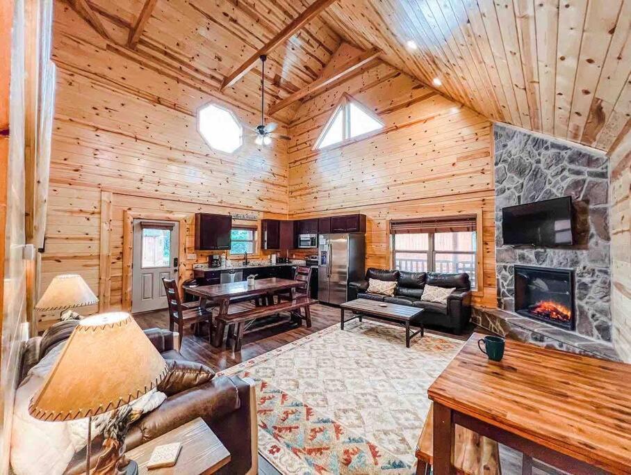 Indoor Heated Pool Hot Tub Cabin 塞维尔维尔 外观 照片