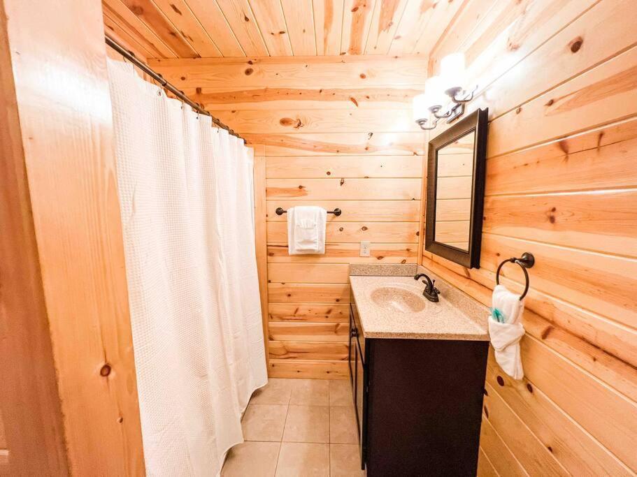 Indoor Heated Pool Hot Tub Cabin 塞维尔维尔 外观 照片