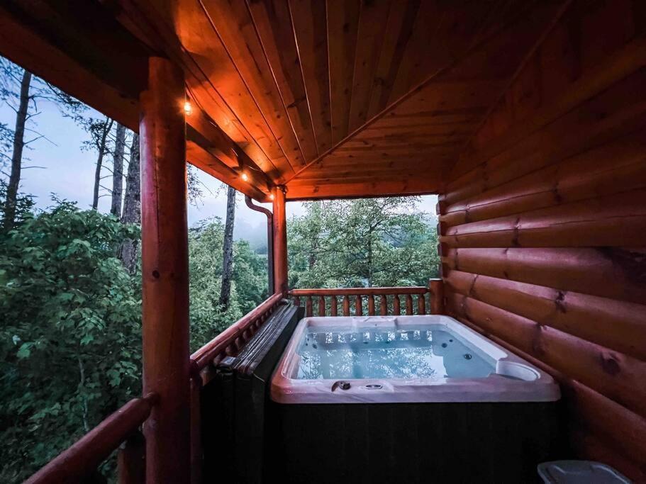 Indoor Heated Pool Hot Tub Cabin 塞维尔维尔 外观 照片