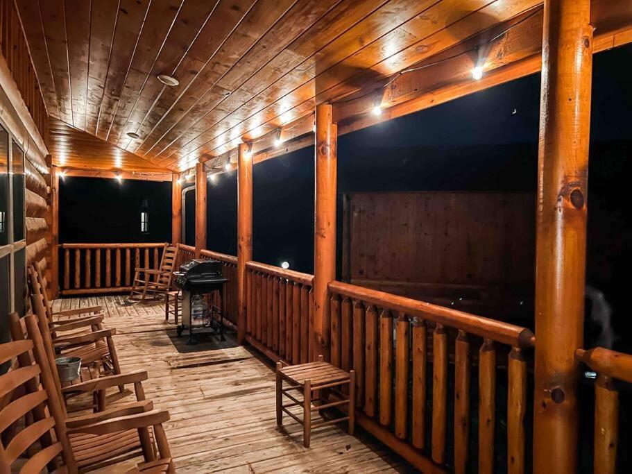 Indoor Heated Pool Hot Tub Cabin 塞维尔维尔 外观 照片